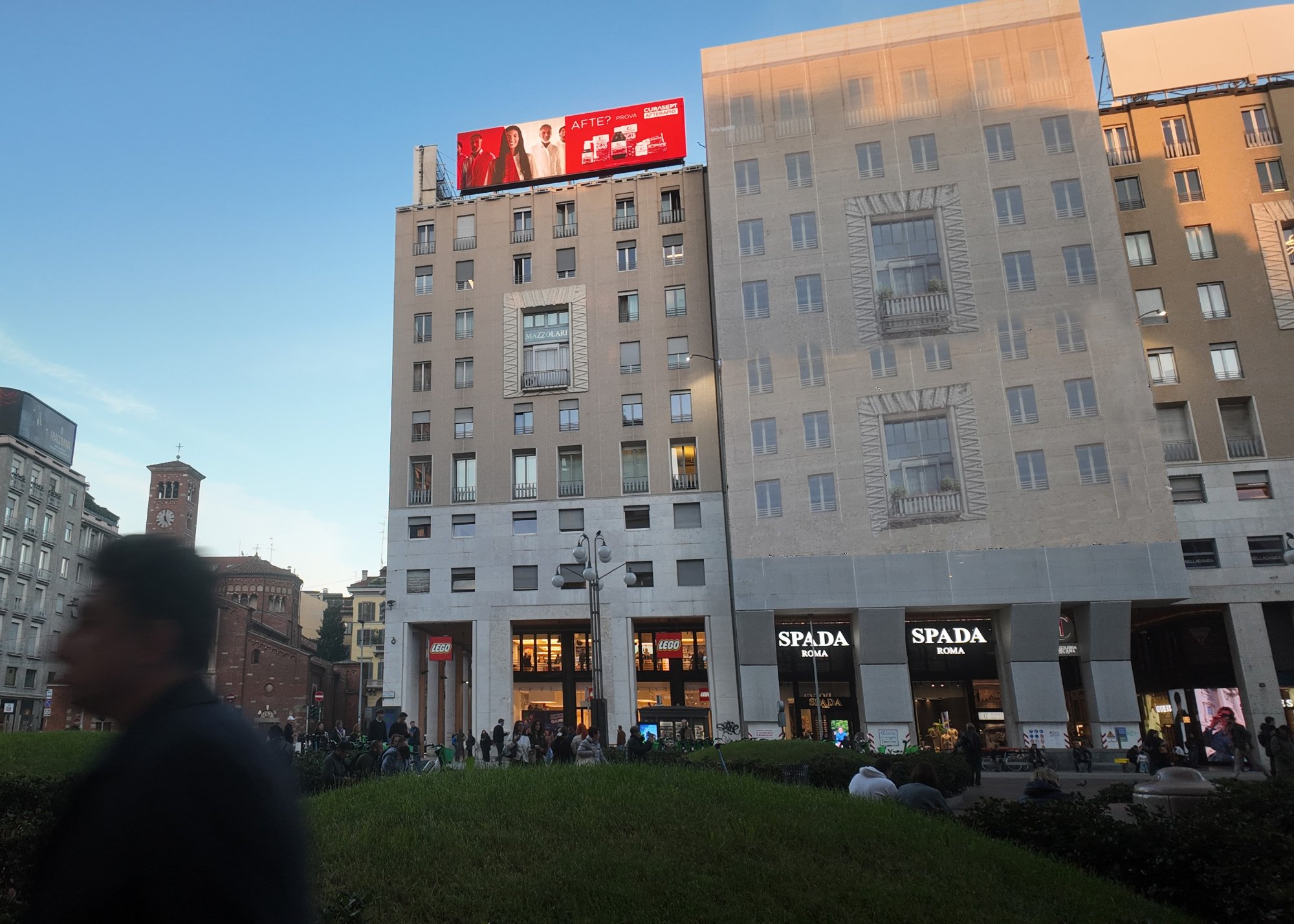 Maxi Billboard Piazza San Babila